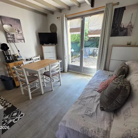 Dans Résidence Avec Piscine Le Lavandou